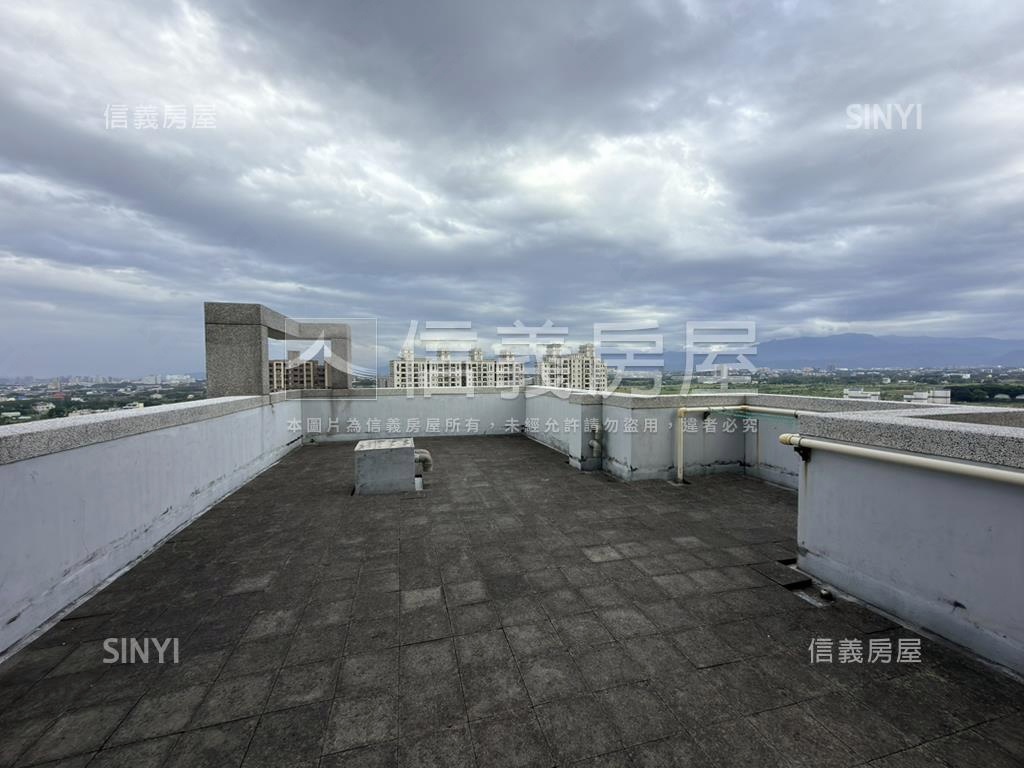 春天２館三房車位房屋室內格局與周邊環境