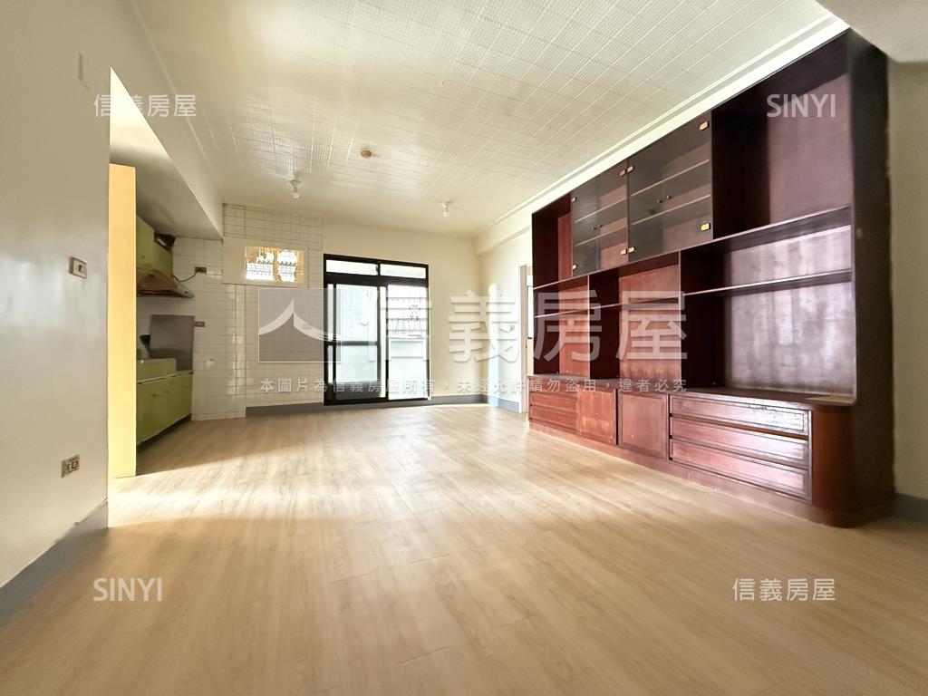 中西區次頂樓採光三房房屋室內格局與周邊環境