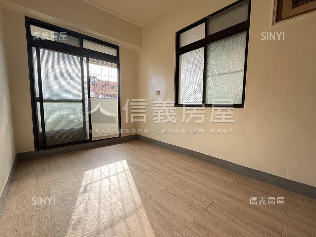 中西區次頂樓採光三房房屋室內格局與周邊環境