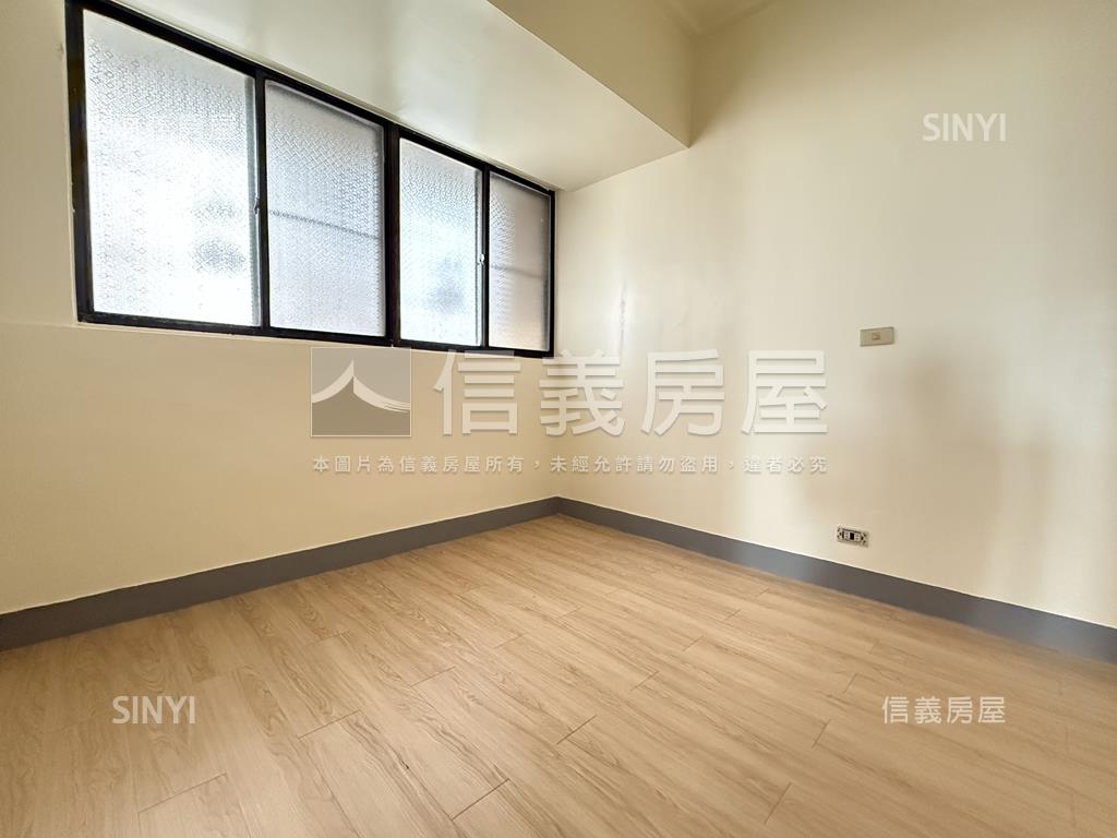 中西區次頂樓採光三房房屋室內格局與周邊環境