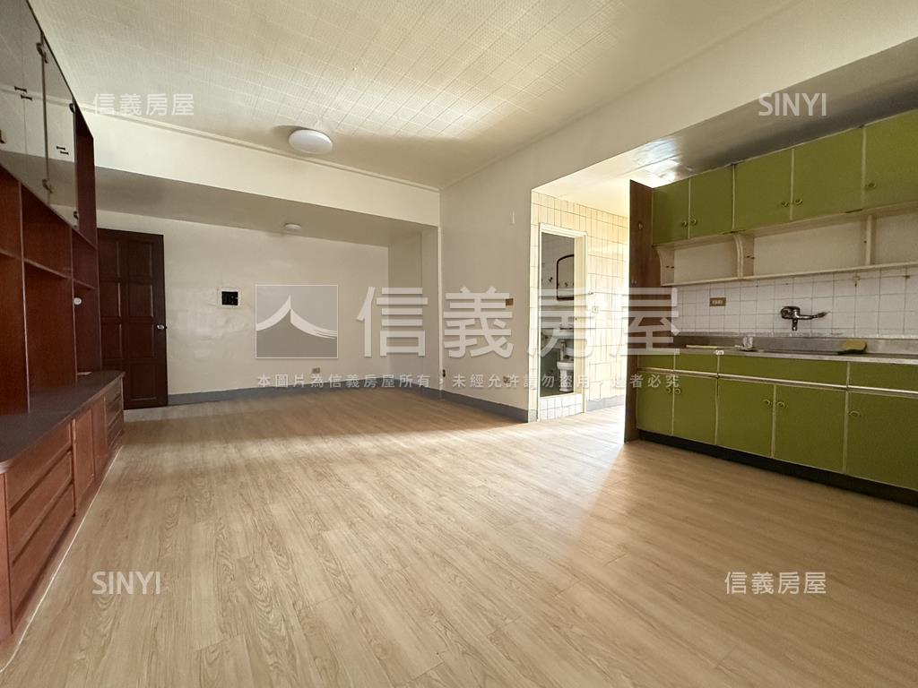 中西區次頂樓採光三房房屋室內格局與周邊環境