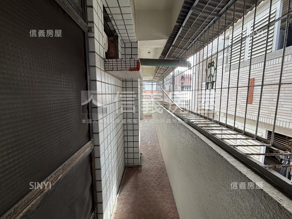 中西區次頂樓採光三房房屋室內格局與周邊環境