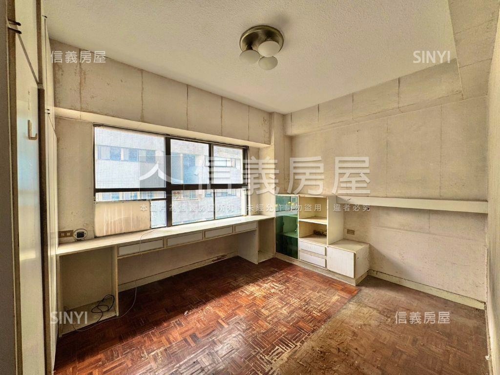 仁愛圓環清華邊間四房房屋室內格局與周邊環境