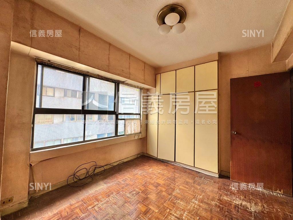 仁愛圓環清華邊間四房房屋室內格局與周邊環境