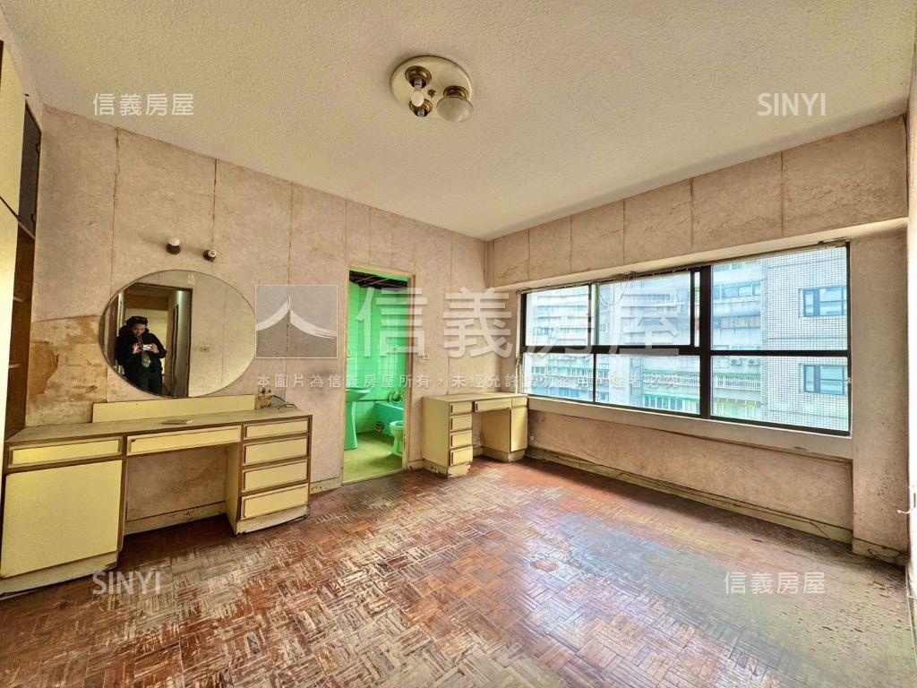 仁愛圓環清華邊間四房房屋室內格局與周邊環境