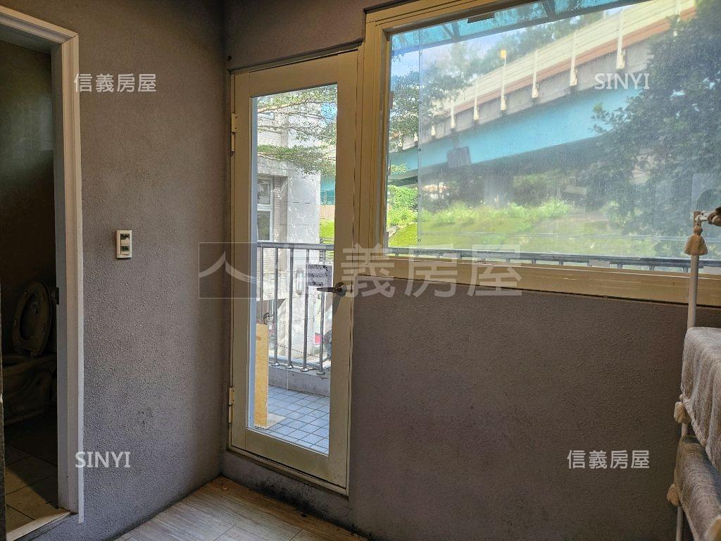 正興隆路上萬芳醫院旁店面房屋室內格局與周邊環境