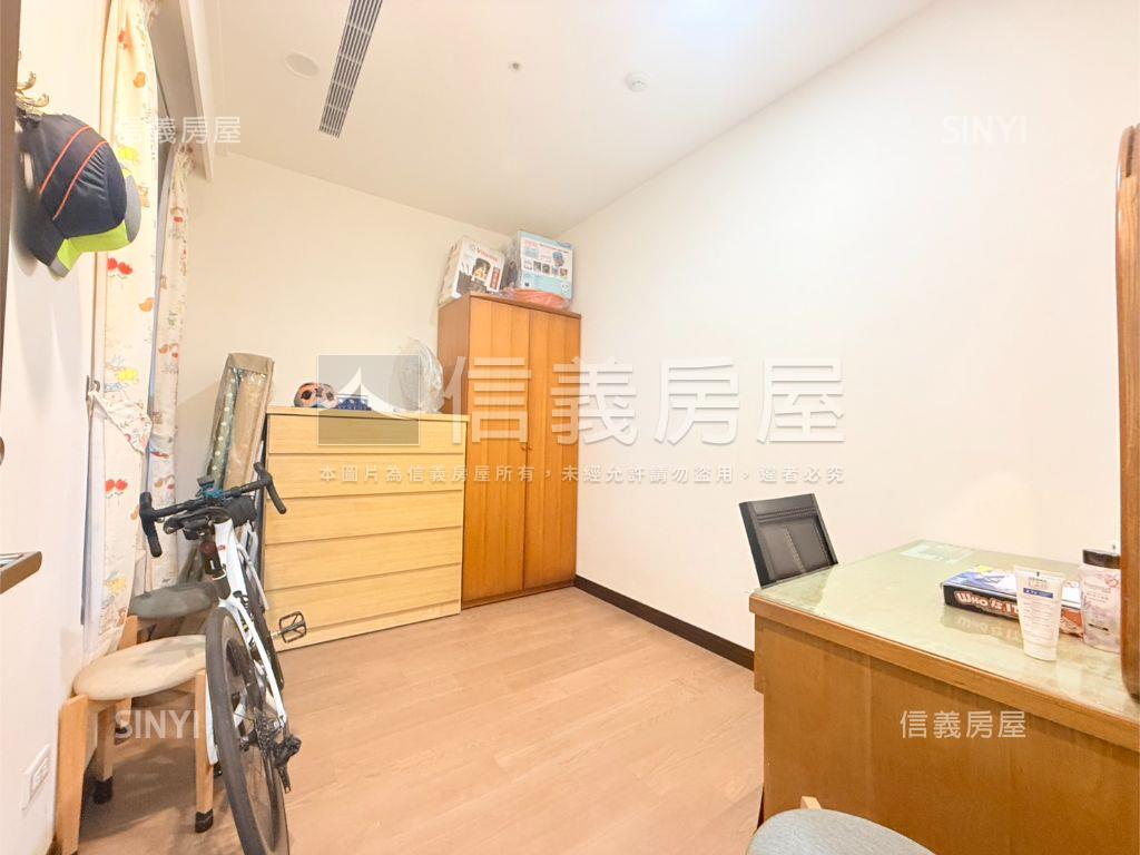 遠雄百富高樓河景２房車位房屋室內格局與周邊環境