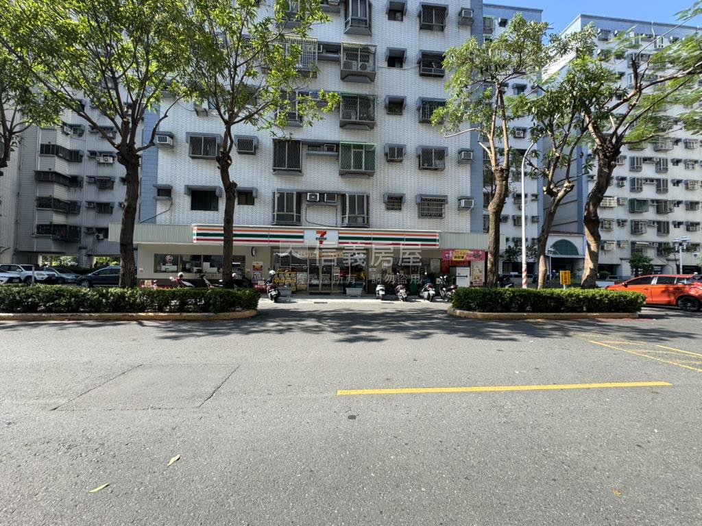亞灣正勤採光明亮大三房房屋室內格局與周邊環境