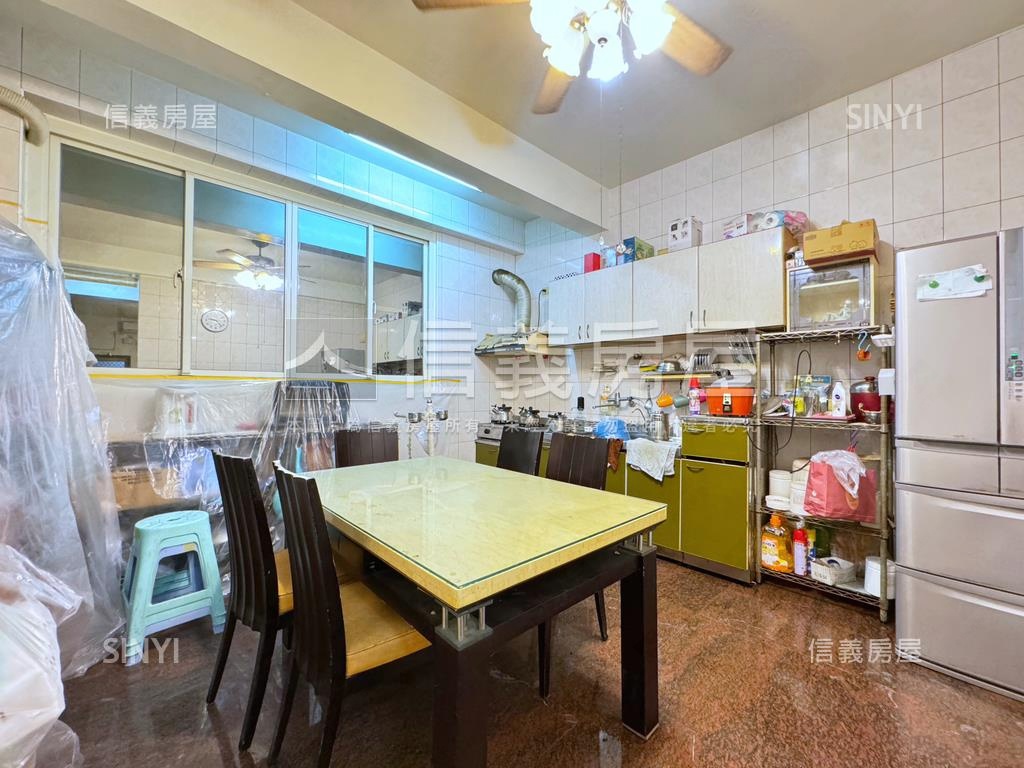 近科工館‧車庫透天房屋室內格局與周邊環境