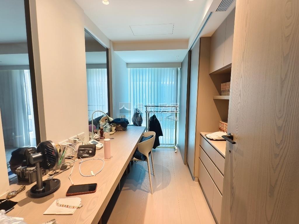 透天車庫豪邸房屋室內格局與周邊環境