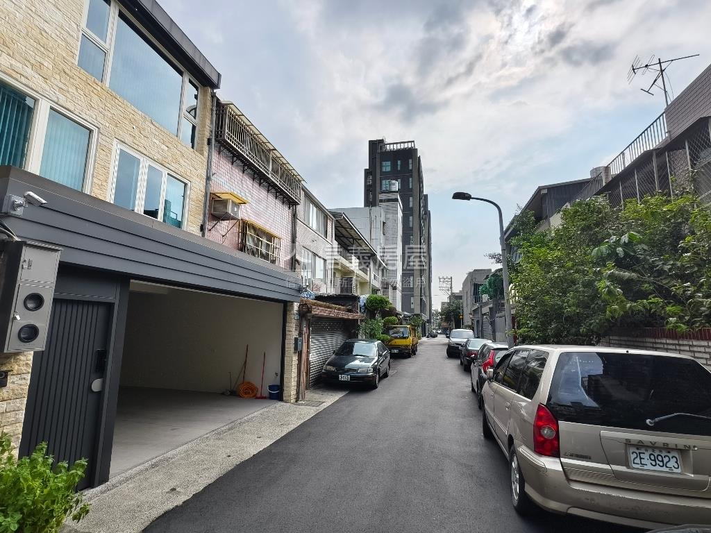 透天車庫豪邸房屋室內格局與周邊環境