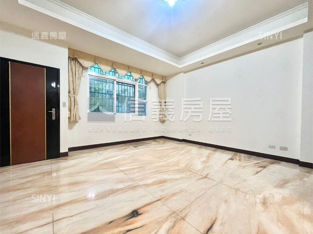 十期震後朝南美透天房屋室內格局與周邊環境