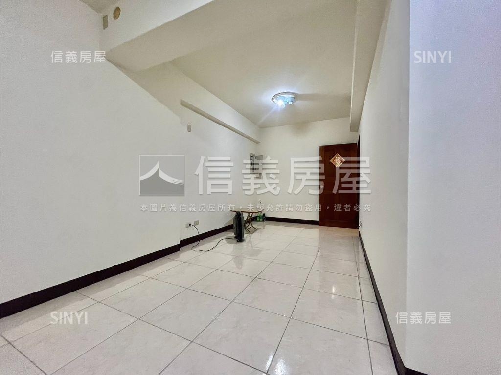 十期震後朝南美透天房屋室內格局與周邊環境