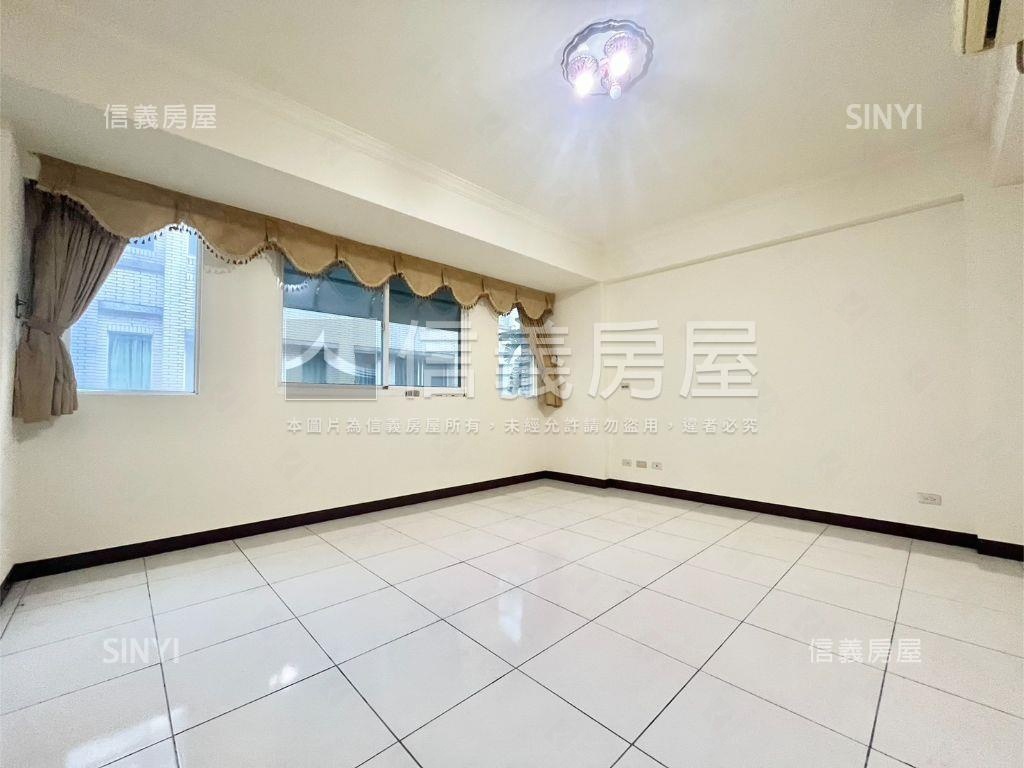 十期震後朝南美透天房屋室內格局與周邊環境