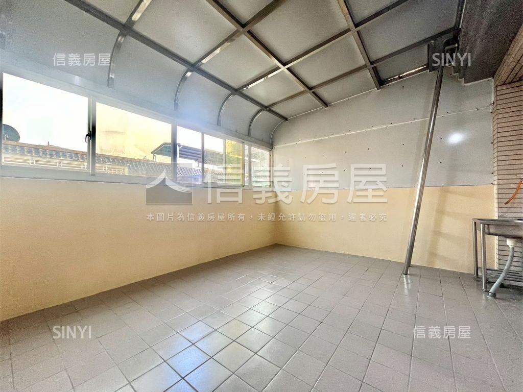 十期震後朝南美透天房屋室內格局與周邊環境