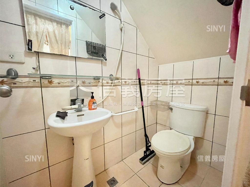 十期震後朝南美透天房屋室內格局與周邊環境