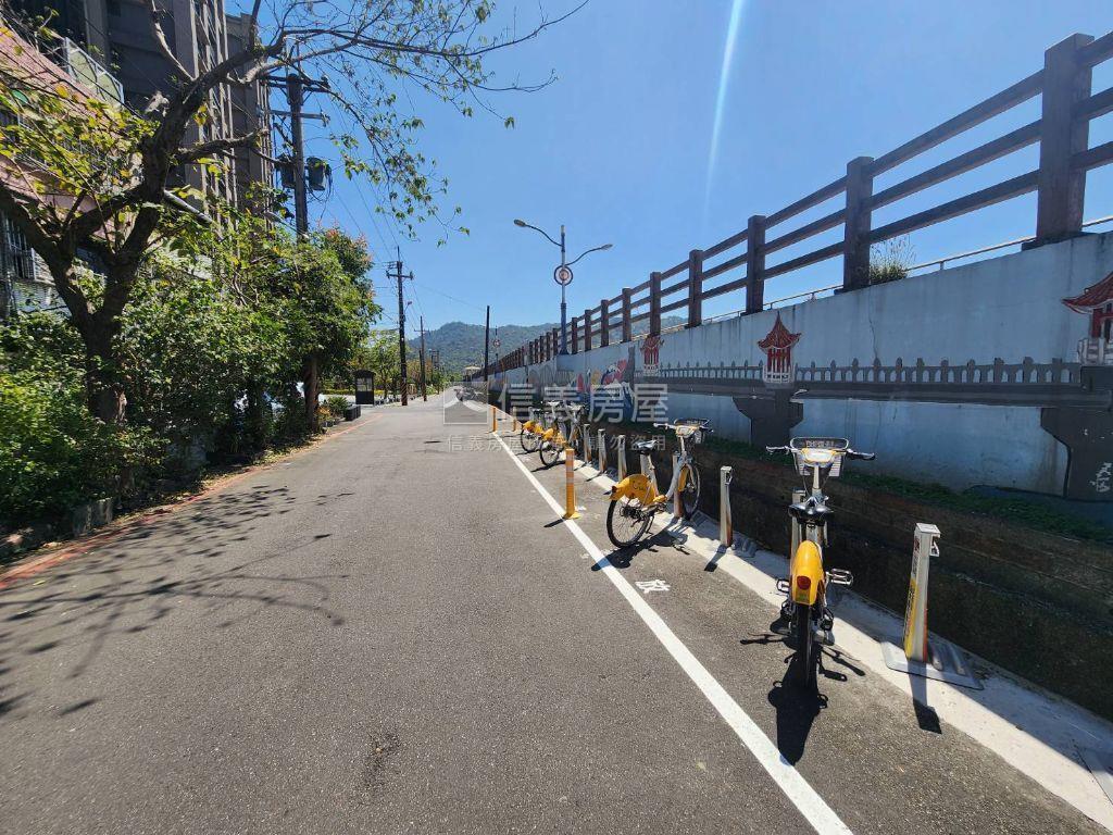 捷運＊京河河景四房車位房屋室內格局與周邊環境