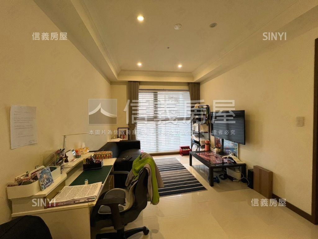 北市鋼骨三房車位採光美宅房屋室內格局與周邊環境