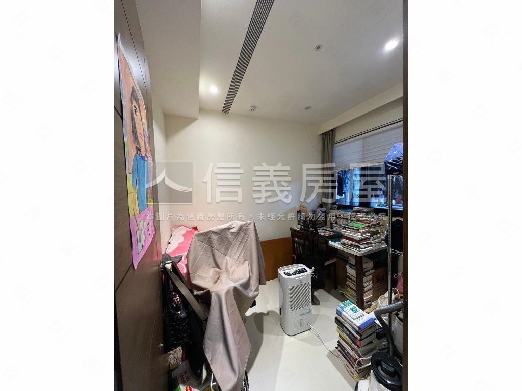 北市鋼骨三房車位採光美宅房屋室內格局與周邊環境