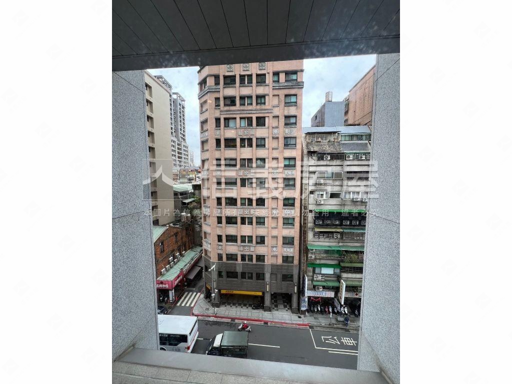北市鋼骨三房車位採光美宅房屋室內格局與周邊環境