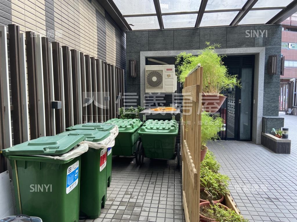 家泰江翠綻２房車位房屋室內格局與周邊環境