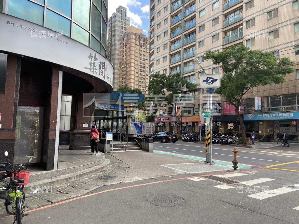 家泰江翠綻２房車位房屋室內格局與周邊環境