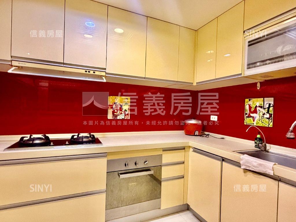 仁武面寬４．９米精緻車墅房屋室內格局與周邊環境