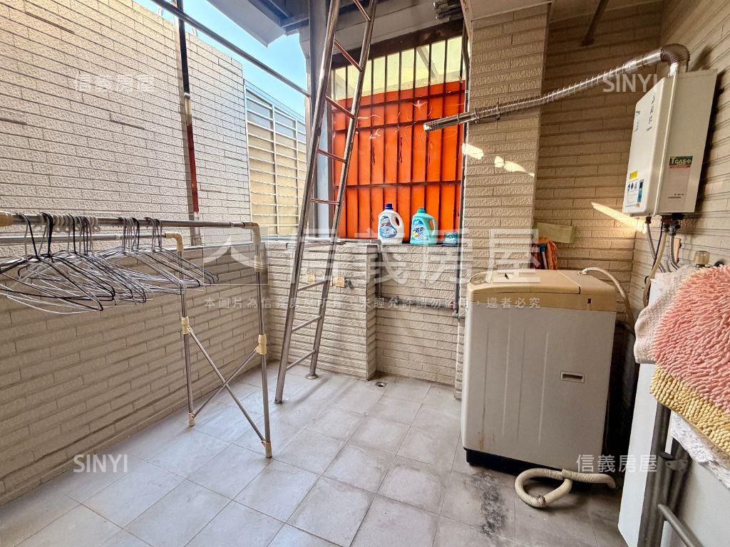 仁武面寬４．９米精緻車墅房屋室內格局與周邊環境