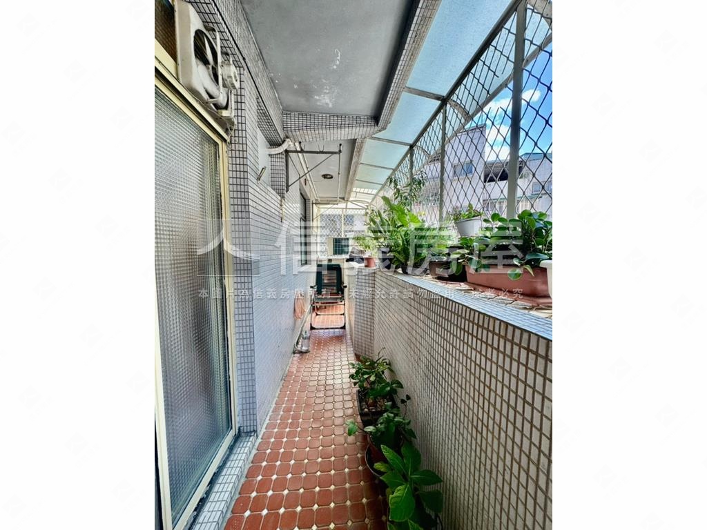 港墘近內科３樓可抽車位房屋室內格局與周邊環境