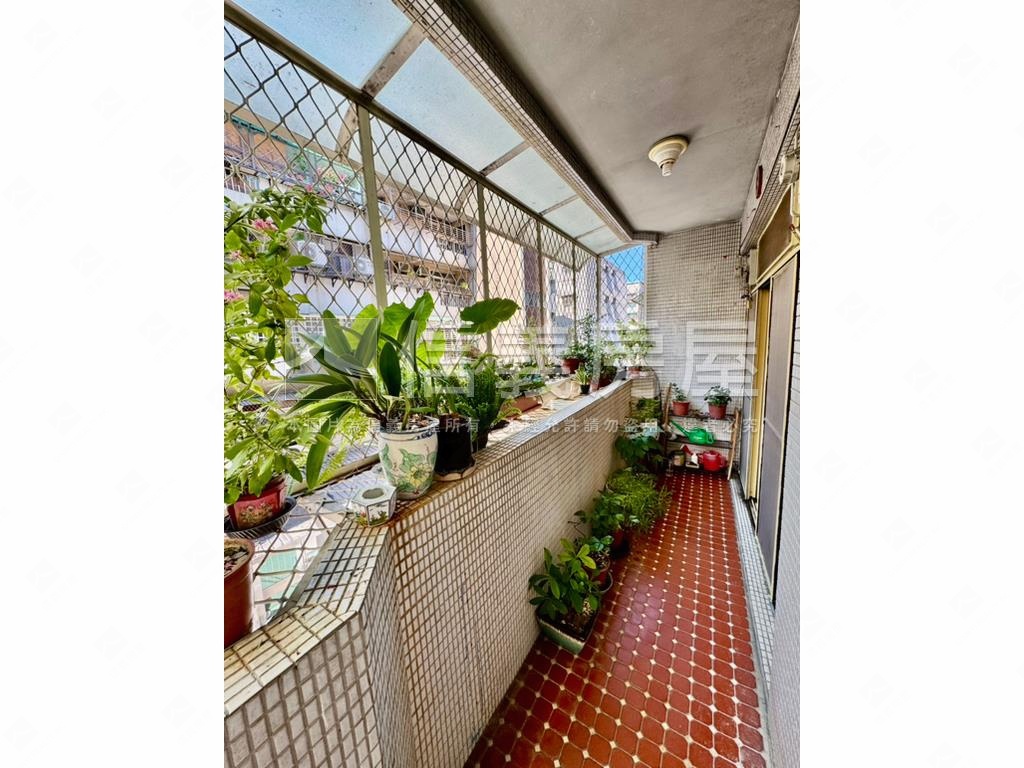 港墘近內科３樓可抽車位房屋室內格局與周邊環境