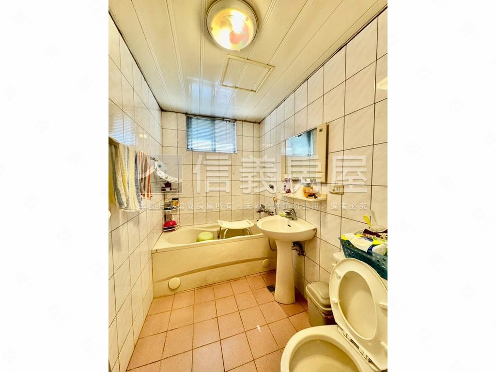 港墘近內科３樓可抽車位房屋室內格局與周邊環境