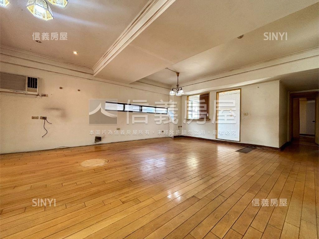 低於行情鑽石華廈一層一戶房屋室內格局與周邊環境