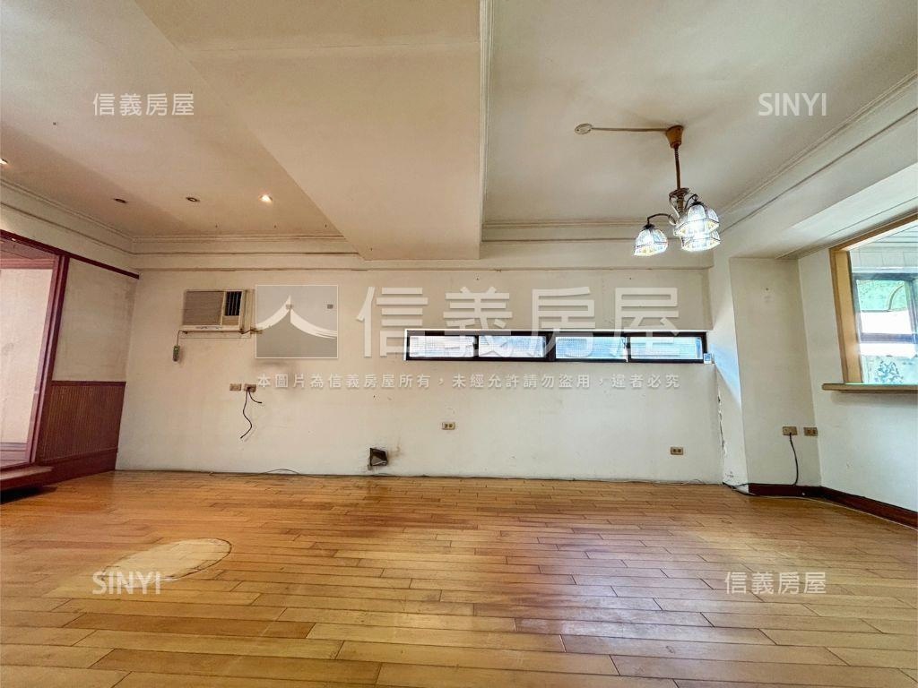 低於行情鑽石華廈一層一戶房屋室內格局與周邊環境