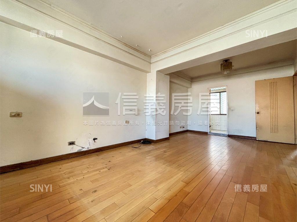 低於行情鑽石華廈一層一戶房屋室內格局與周邊環境