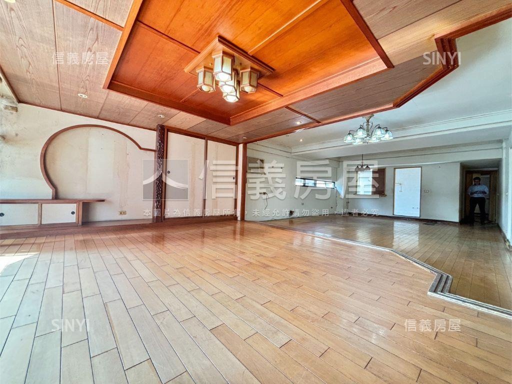 低於行情鑽石華廈一層一戶房屋室內格局與周邊環境