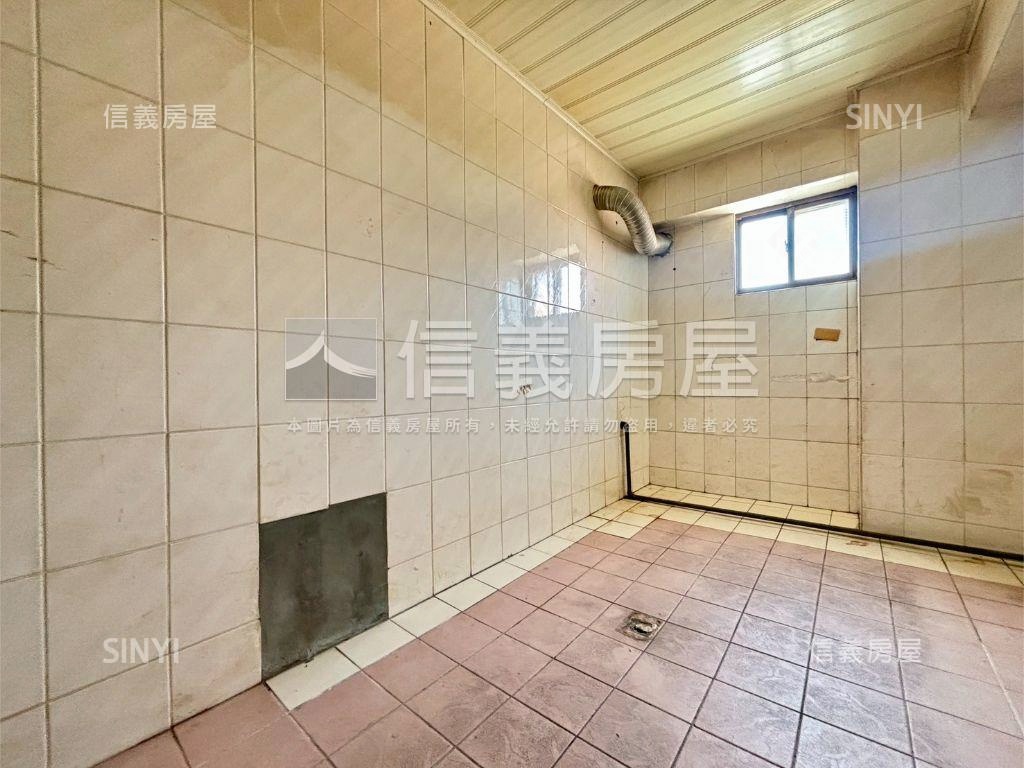 低於行情鑽石華廈一層一戶房屋室內格局與周邊環境