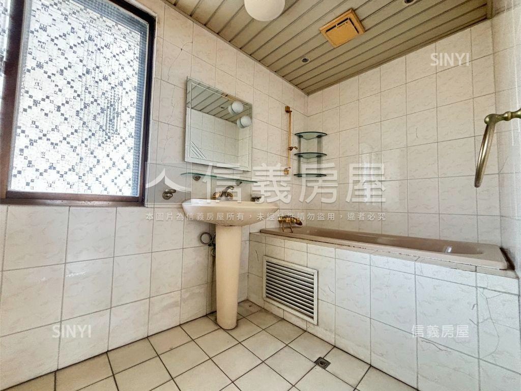 低於行情鑽石華廈一層一戶房屋室內格局與周邊環境