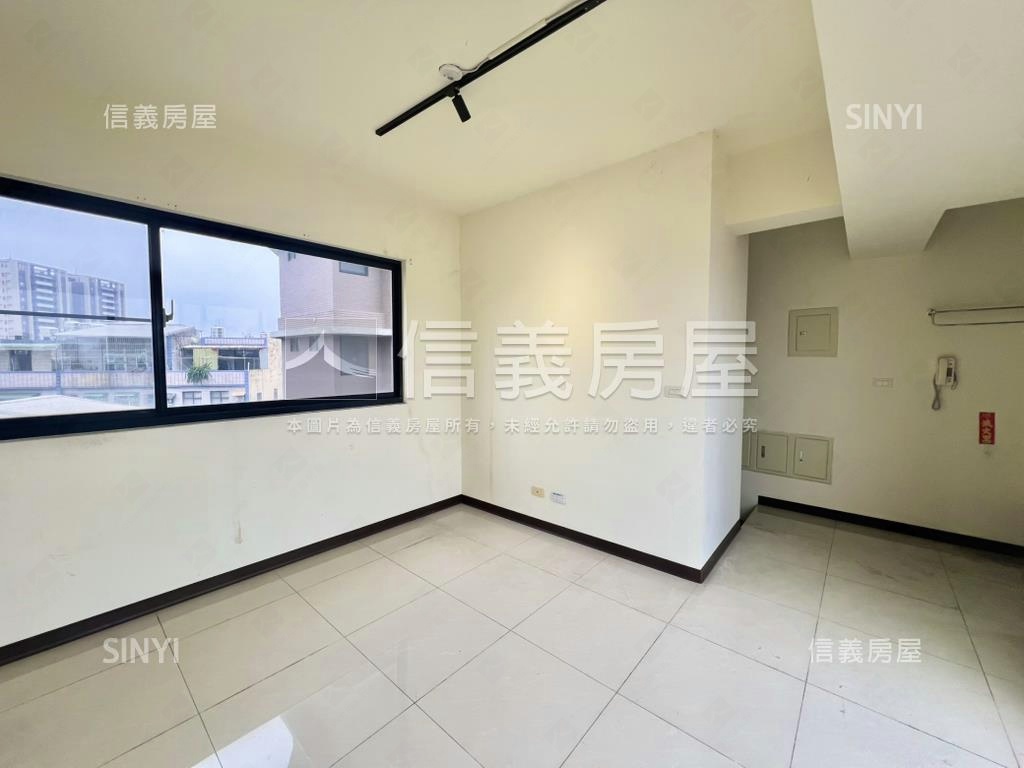 夢時代邊間雙車位店面別墅房屋室內格局與周邊環境