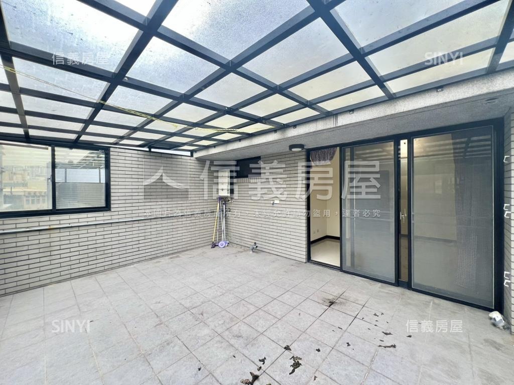夢時代邊間雙車位店面別墅房屋室內格局與周邊環境