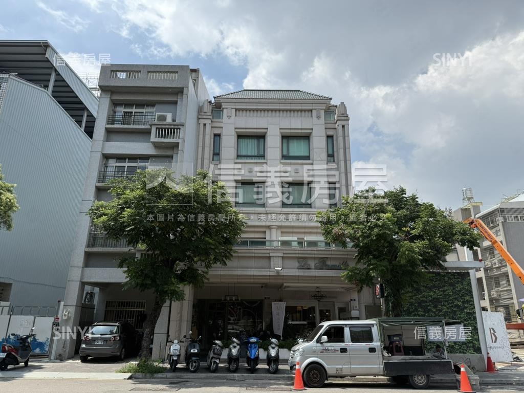 八期豐富公園臨路金透店房屋室內格局與周邊環境