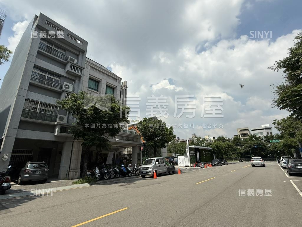 八期豐富公園臨路金透店房屋室內格局與周邊環境