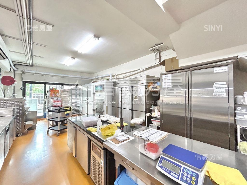八期豐富公園臨路金透店房屋室內格局與周邊環境