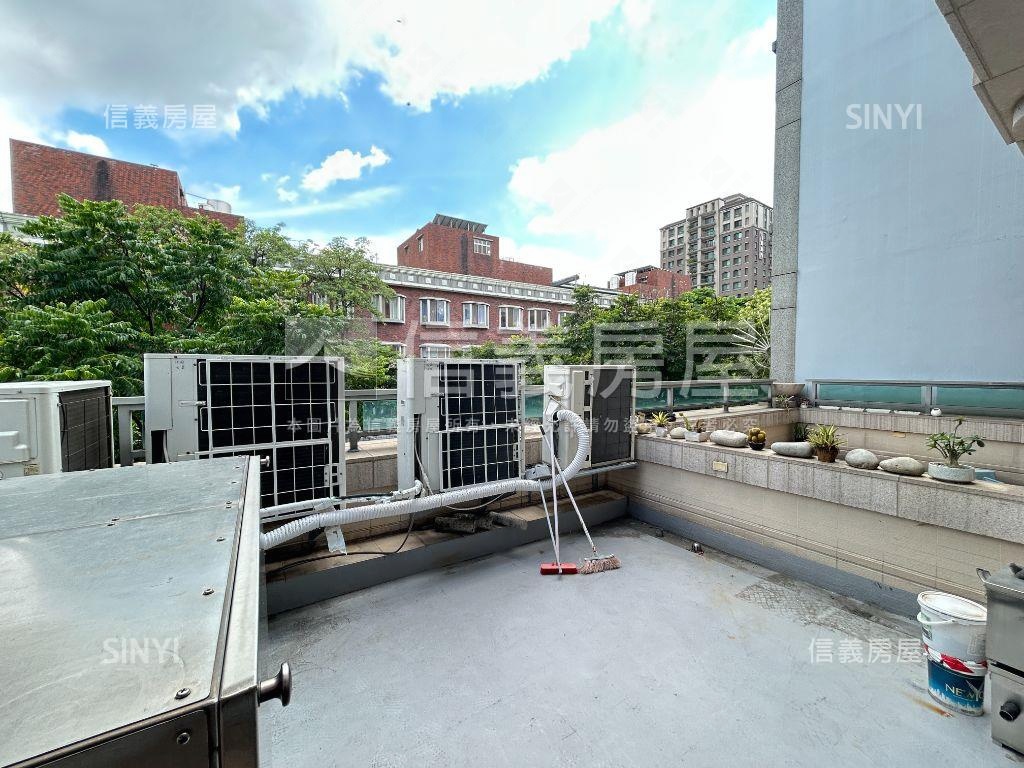 八期豐富公園臨路金透店房屋室內格局與周邊環境