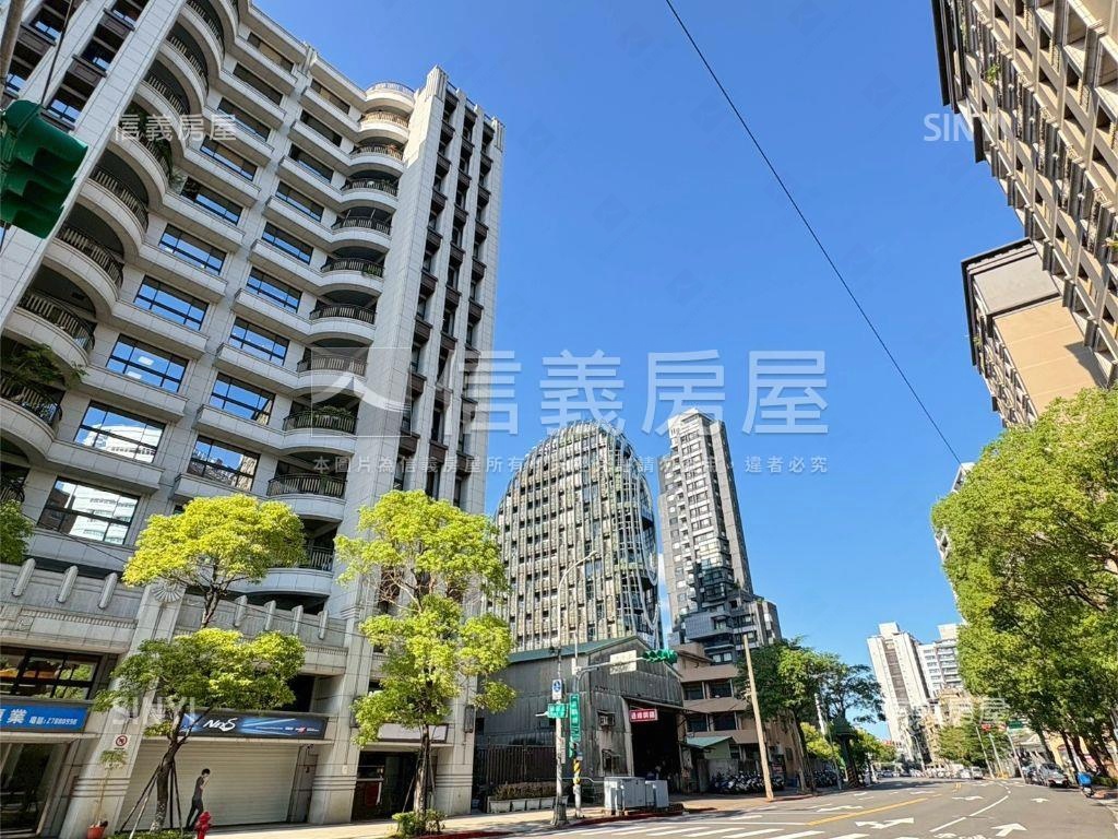 南港世界心前棟高樓房屋室內格局與周邊環境