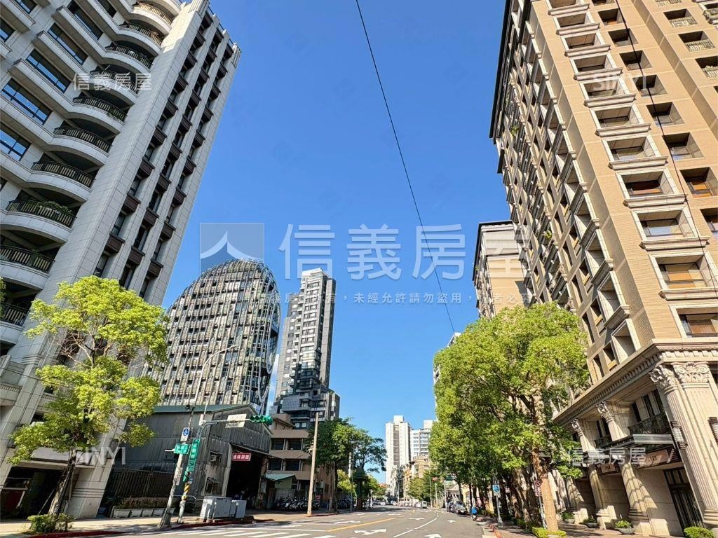 南港世界心前棟高樓房屋室內格局與周邊環境