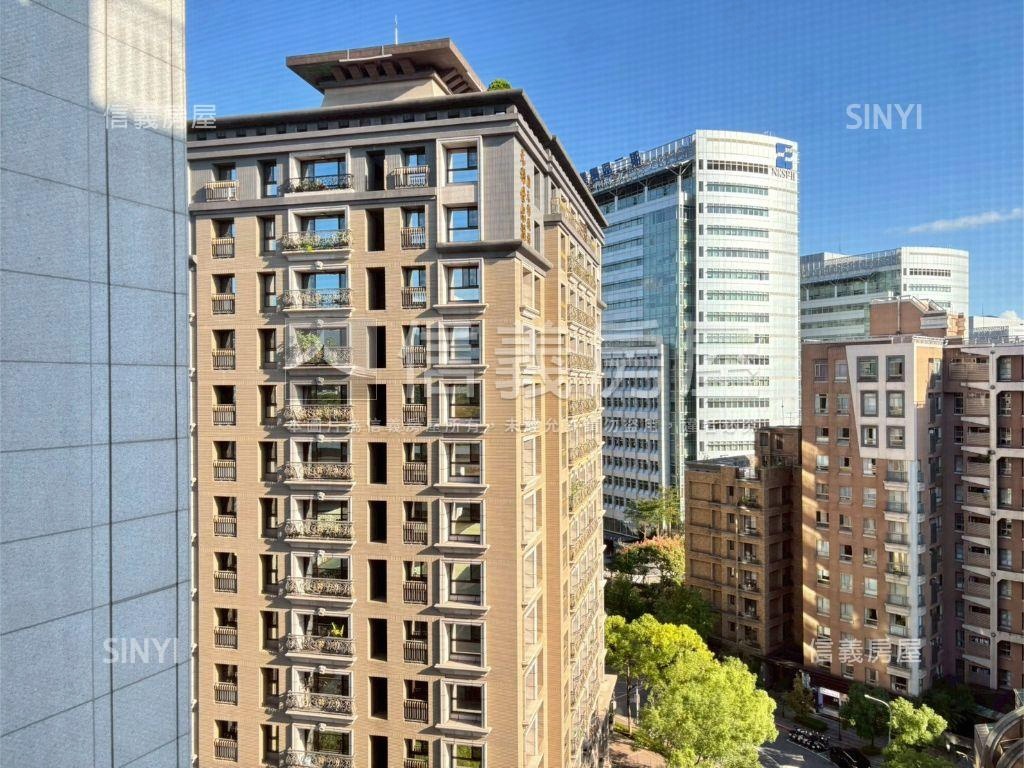 南港世界心前棟高樓房屋室內格局與周邊環境