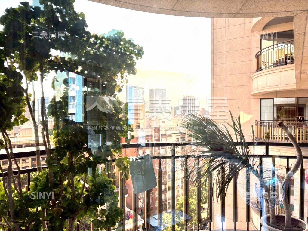 南港世界心前棟高樓房屋室內格局與周邊環境