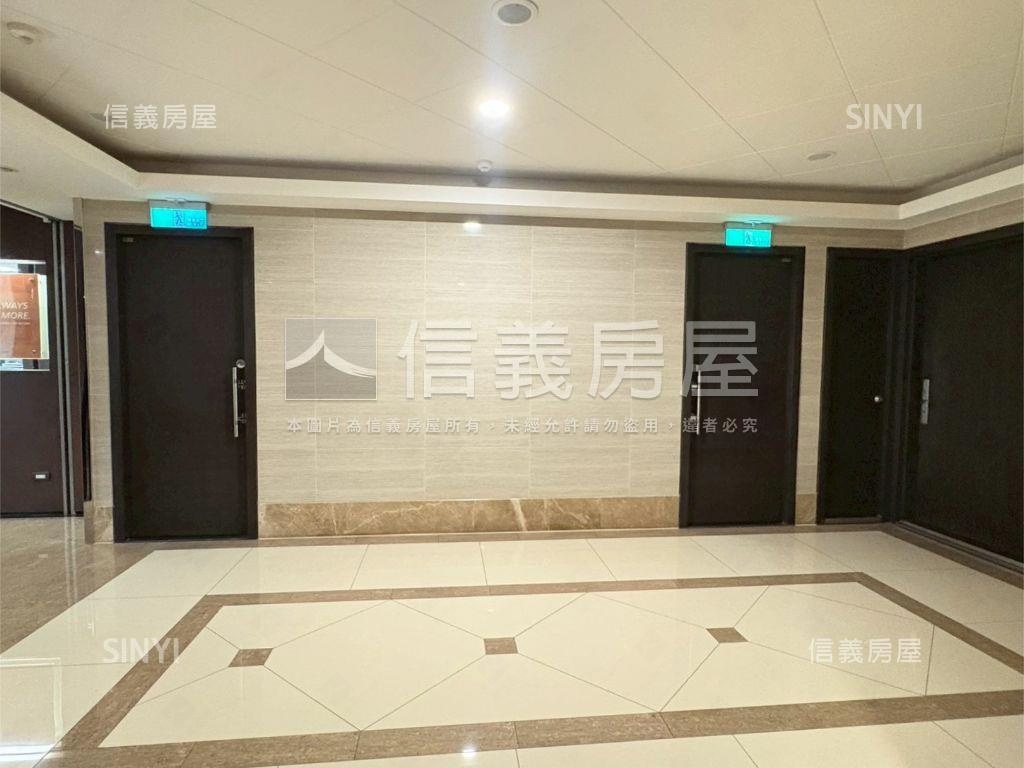 南港世界心前棟高樓房屋室內格局與周邊環境