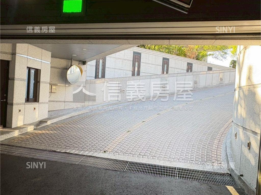 南港世界心前棟高樓房屋室內格局與周邊環境