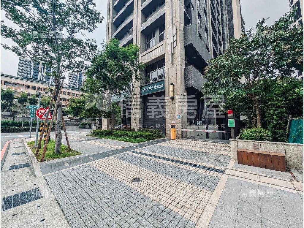 名軒富麗１＋１房帶車位房屋室內格局與周邊環境